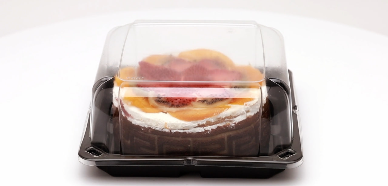 Panoramic cake container with filling