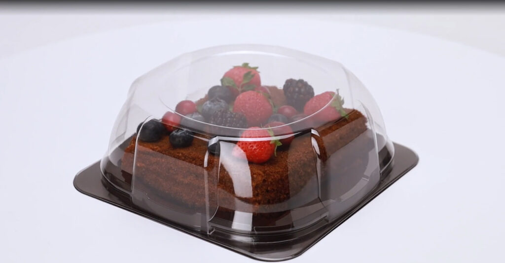 Panoramic cake container with filling