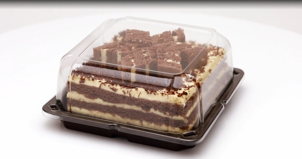Panoramic cake container with filling